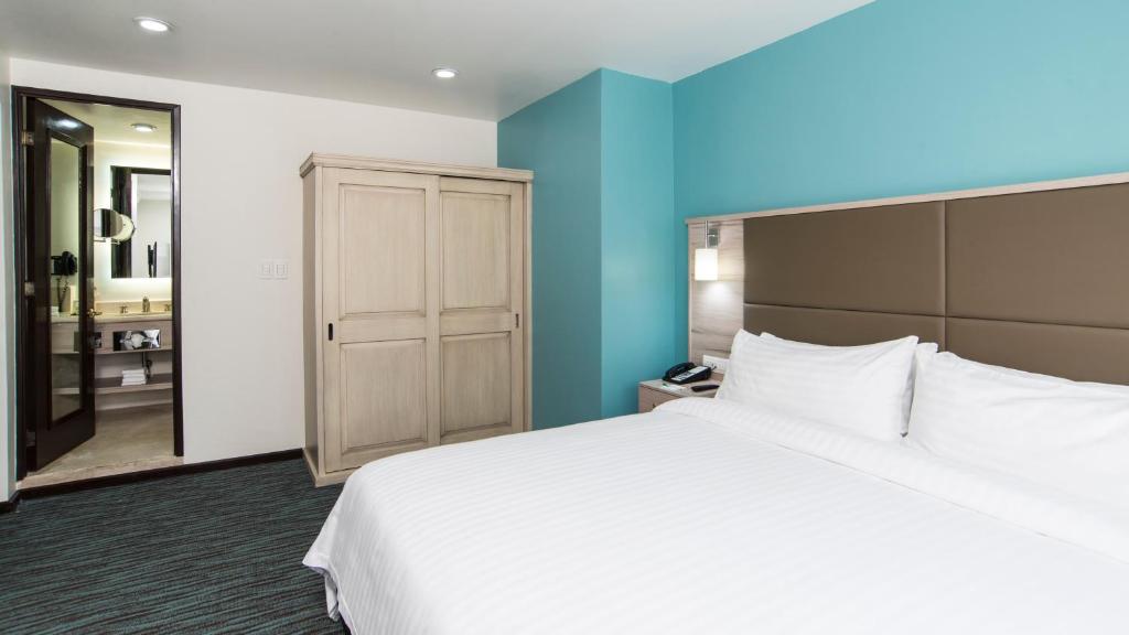 Сьюит (Two-Bedroom Luxury King Suite - Non-Smoking), Holiday Inn Hotel & Suites Mexico Zona Rosa
