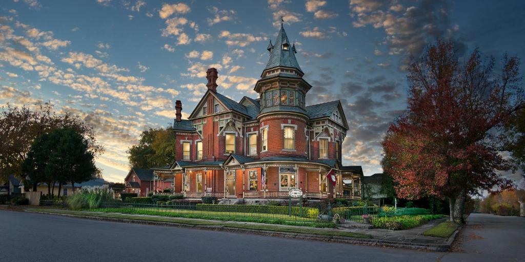 The Empress of Little Rock image