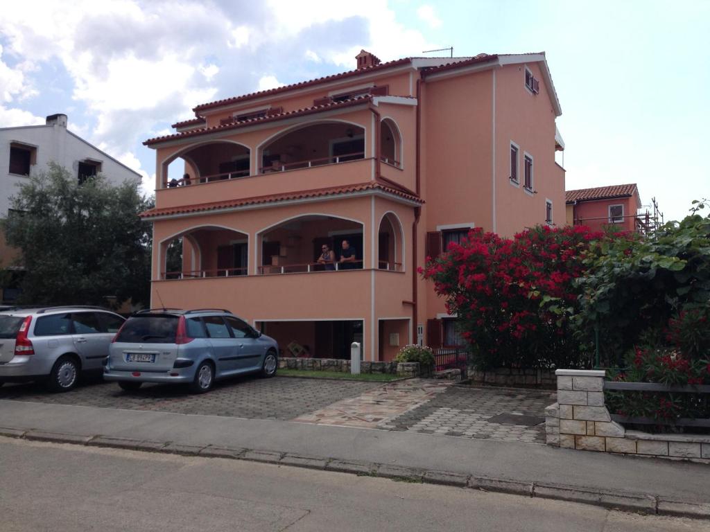 Apartments Zdjelar photo 3