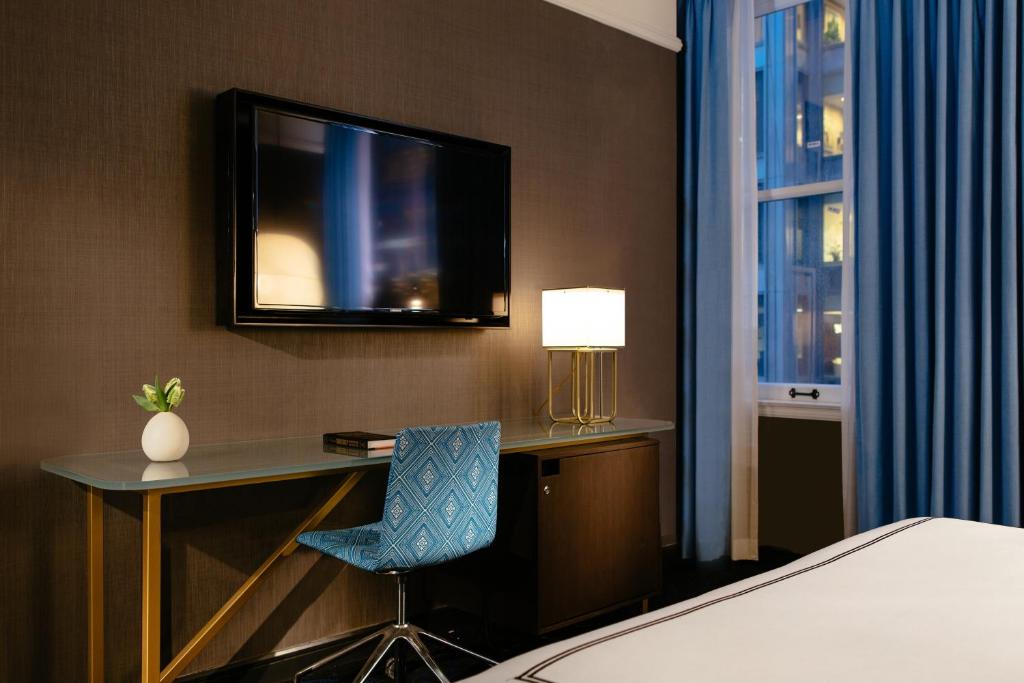 Двухместный (Номер с кроватью размера «queen-size»), Kimpton Gray Hotel Chicago, an IHG Hotel