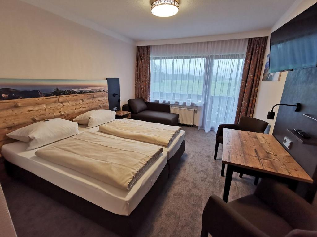 Двухместный (Comfort Double Room with Mountain View and Balcony), Haus Waldesruh