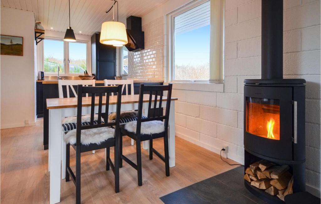 Amazing Home In Struer With 2 Bedrooms And Wifi photo 4