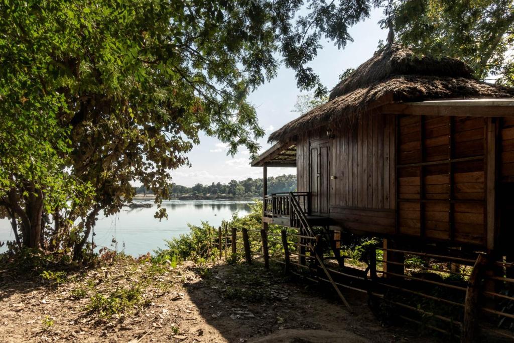 Pomelo Restaurant and Guesthouse's Fishermen Bungalow & A Tammarine Bungalow River Front photo 1