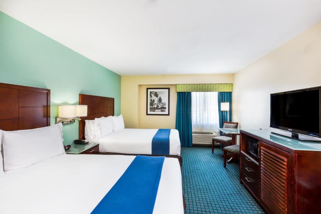 Двухместный (Номер с 2 кроватями размера «queen-size»), Holiday Inn Express San Diego SeaWorld, an IHG Hotel