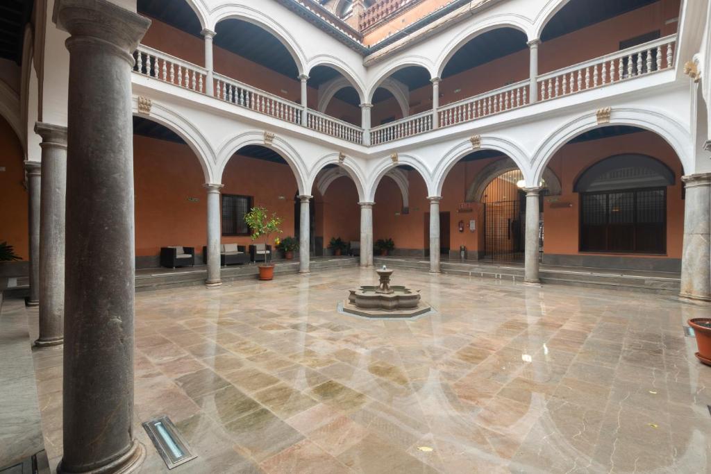 APARTAMENTOS PALACIO DE LOS JERÓNIMOS free parking