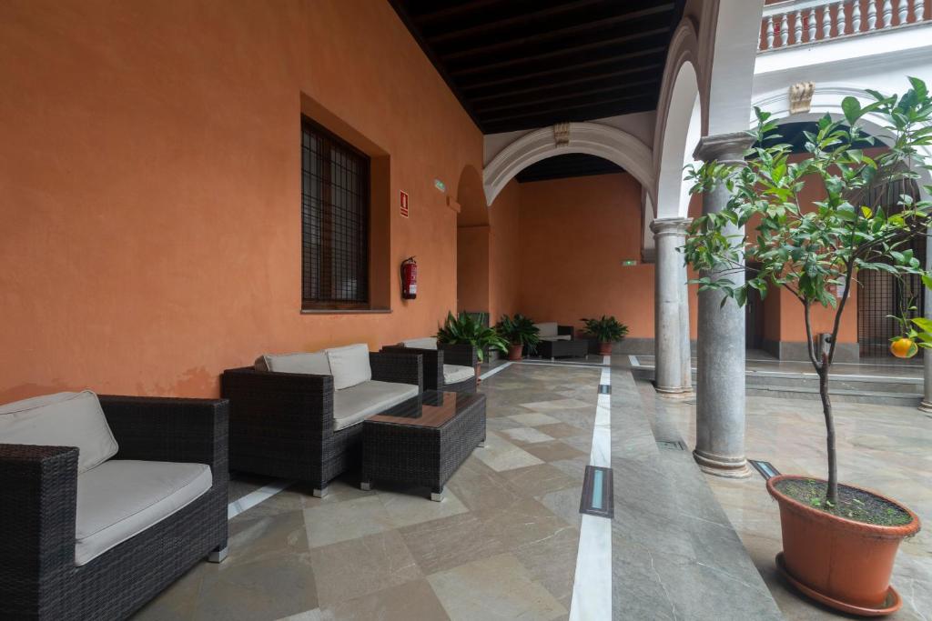 APARTAMENTOS PALACIO DE LOS JERÓNIMOS free parking photo 1