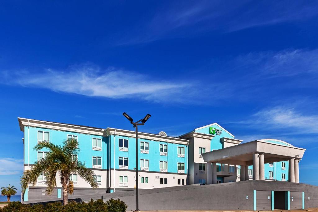 Holiday Inn Express & Suites Port Lavaca, an IHG Hotel image