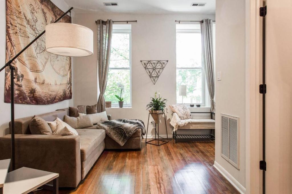✪ Cozy 1 Bedroom close to Downtown Chicago ✪ image