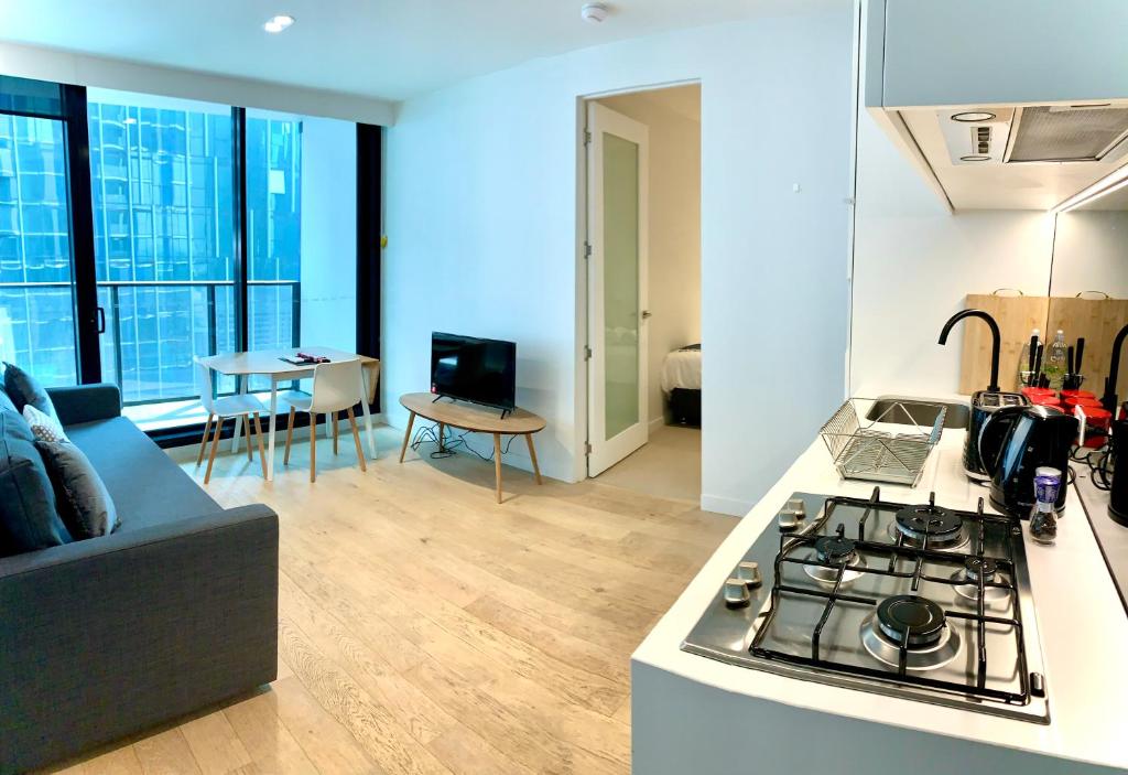 ReadySet Apartments at Lighthouse photo 2