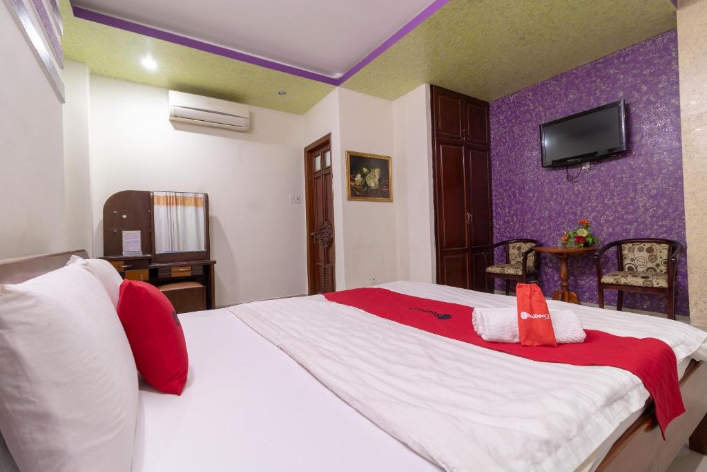 Двухместный (Улучшенный двухместный номер с 1 кроватью), RedDoorz near Tan Huong Market 2