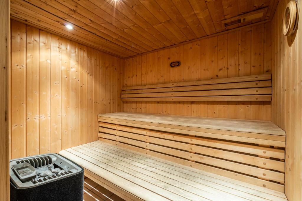 Chalet Doux Abri Morzine - by EMERALD STAY photo 4