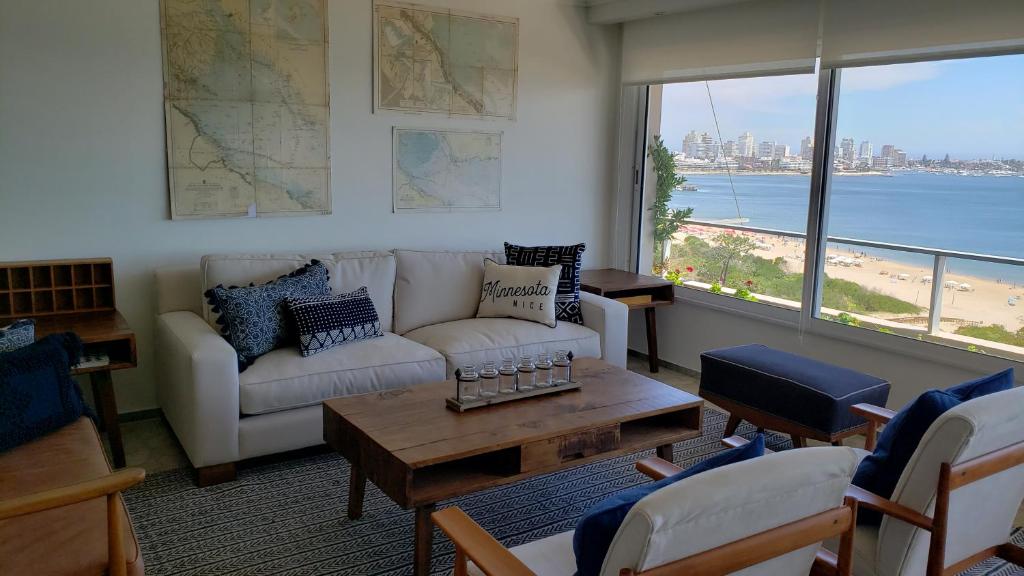 Amazing Oceanfront unit on Mansa Beach photo 1