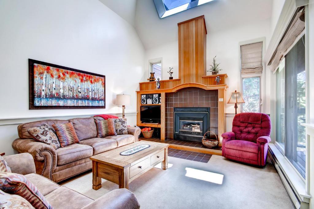 Keystone Townhome with Hot Tub and Grilling Area photo 3