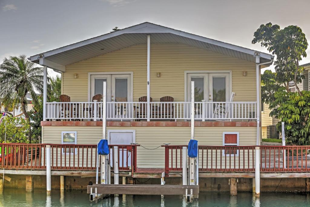 Port Isabel Cottage Less Than 5 Mi to South Padre Island! photo 2