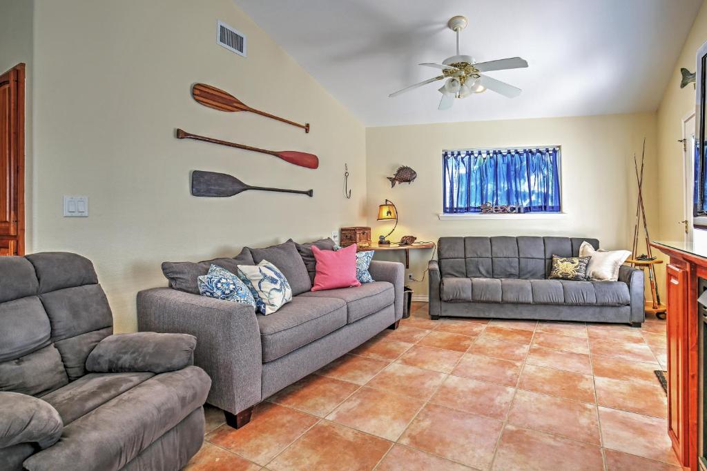 Port Isabel Cottage Less Than 5 Mi to South Padre Island! photo 3