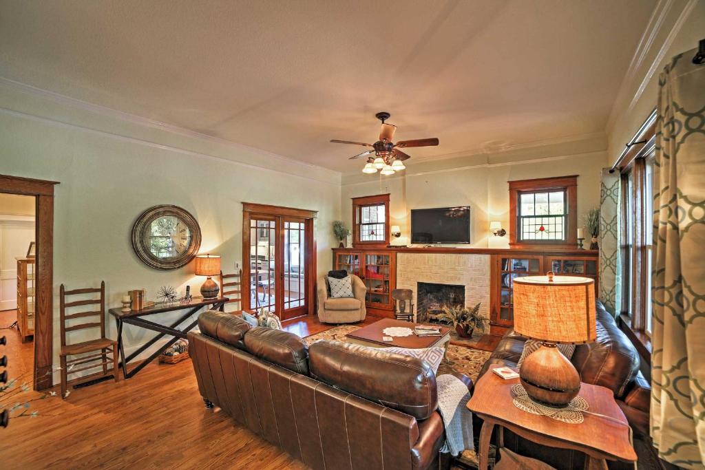 Spacious and Stunning Cleveland Getaway on 1 5 Acres photo 1