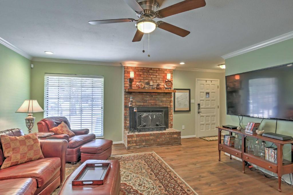 Glen Rose Ranch House - Walk to Downtown! photo 1