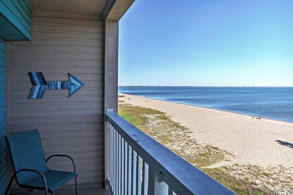 Surfside Sandcastle Suite with Balcony and 2 Pools! photo 1