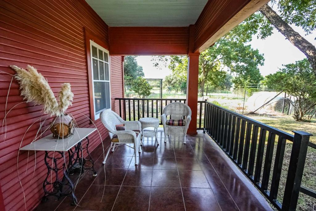 August Schmidt Fredericksburg Cottage with Hot Tub photo 2