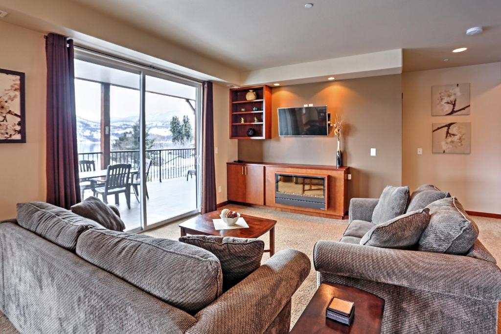 Lake Chelan Manson Bay Condo with Pool Access! photo 2