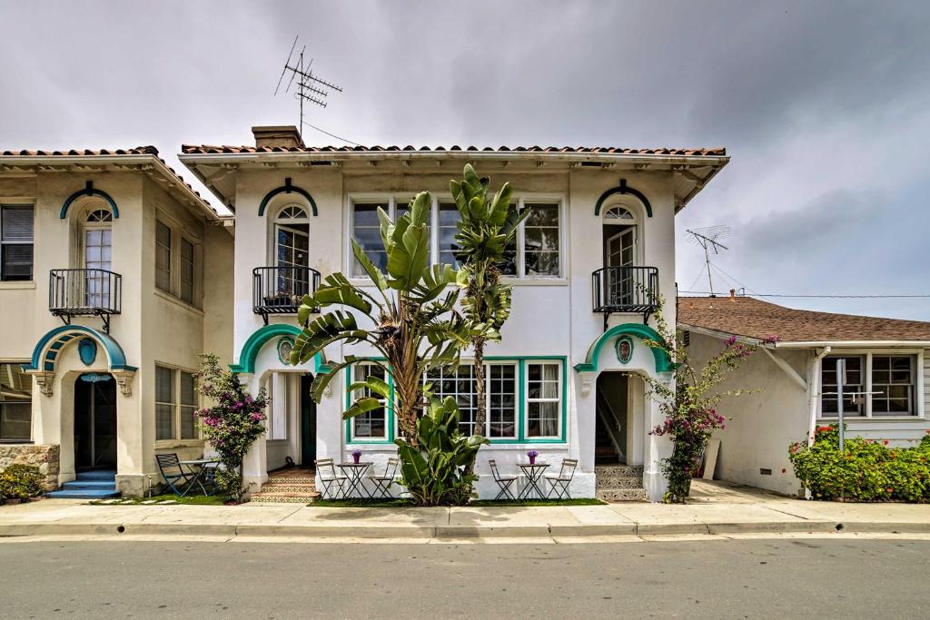 Charming Renovated Avalon Townhome, Walk to Beach! photo 2