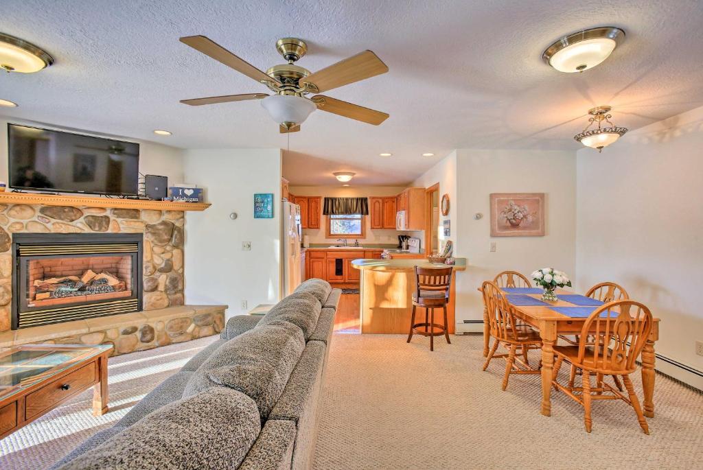 Cozy Riverfront Home with Fire Pit in Houghton Lake! photo 4