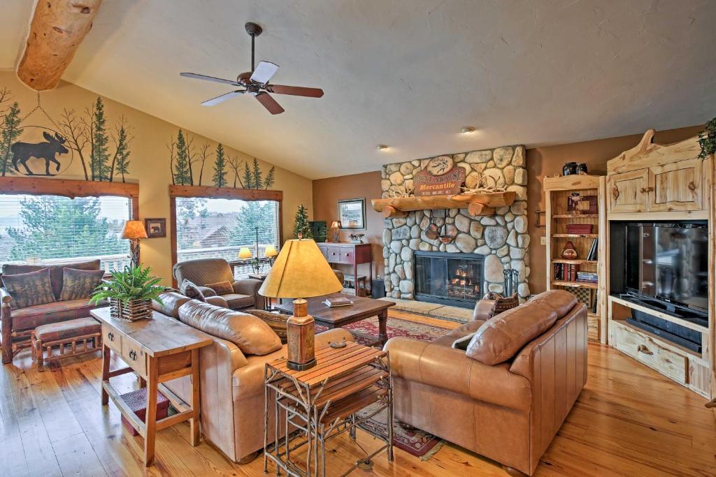 Granby House with Deck, Mtn View - 2 Mi from Skiing! photo 2