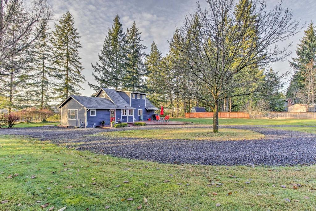 Peacock Hill Retreat on 1 Acre, 1 Mi to Harbor
