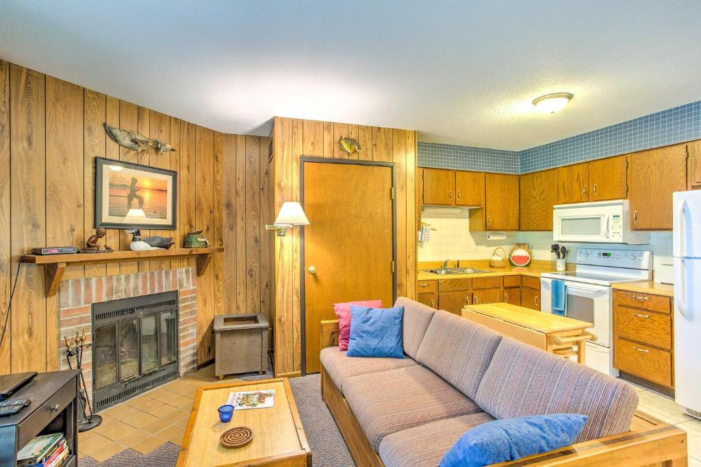 Clearwater Lake Getaway with Shared Pool and Boat Dock photo 4