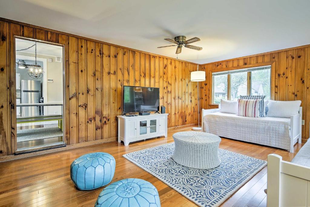 Spacious Getaway with Deck - Walk to Nantucket Sound! photo 4