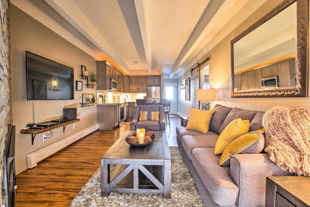 Modern Condo 2 Blocks to Main Street Frisco!