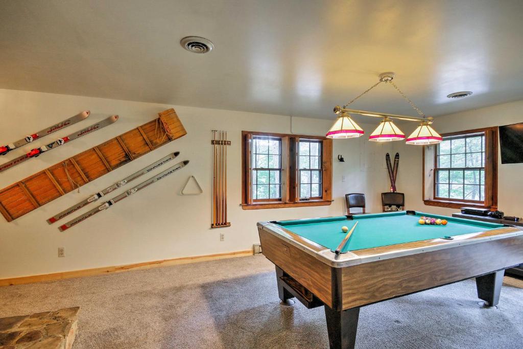 Family-Friendly Massanutten Log Home with Views! photo 2