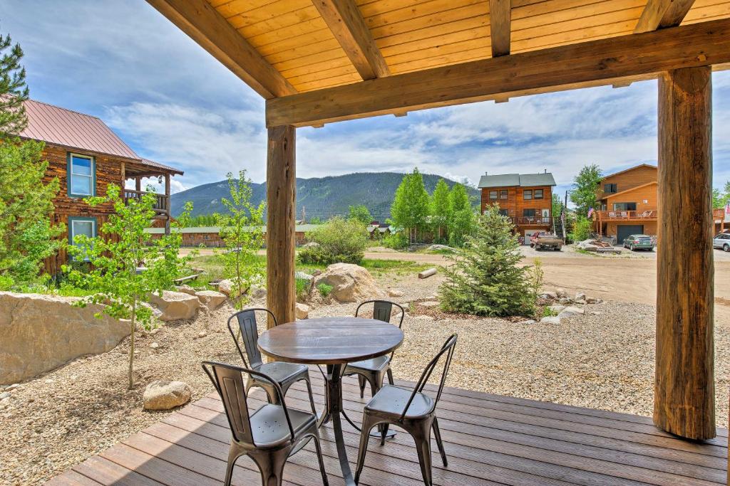Updated Western Cabin Just 2 Blocks To Grand Lake! photo 1