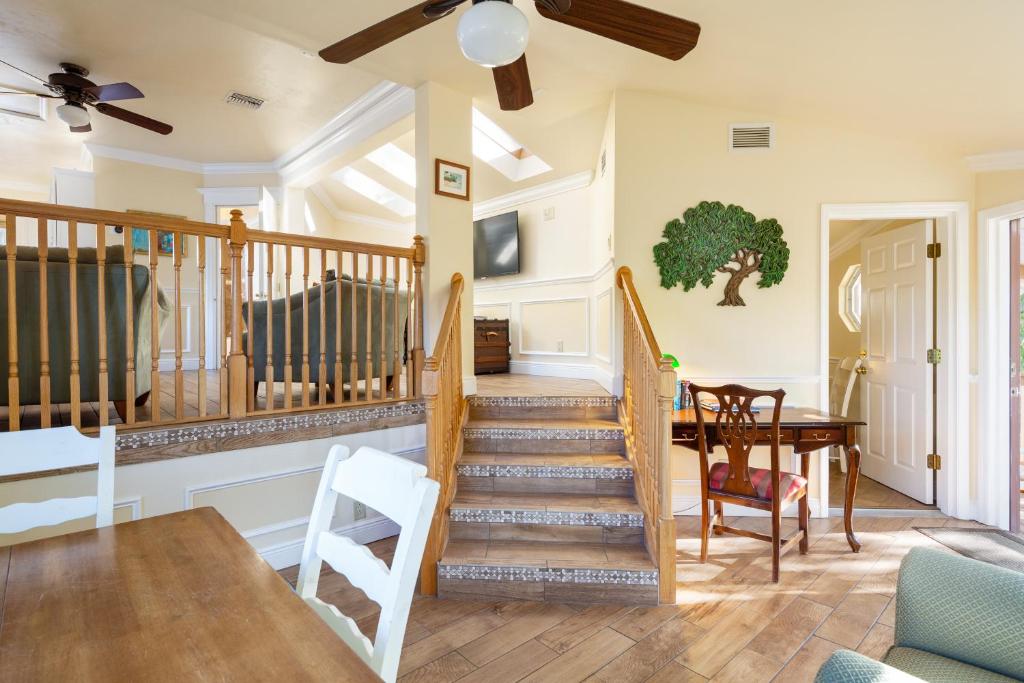 Home by Beach 5 - The Treehouse photo 4