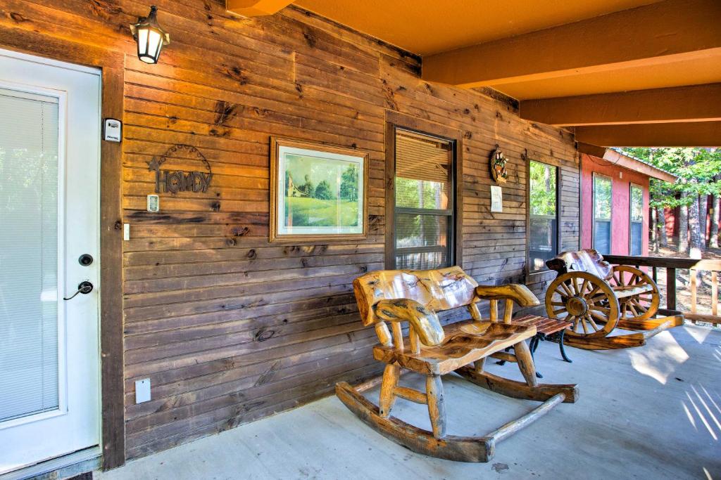 Oklahoma Cabin with Hot Tub by Broken Bow Lake! photo 1