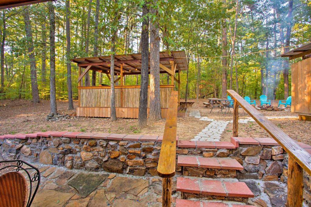 Oklahoma Cabin with Hot Tub by Broken Bow Lake! photo 3