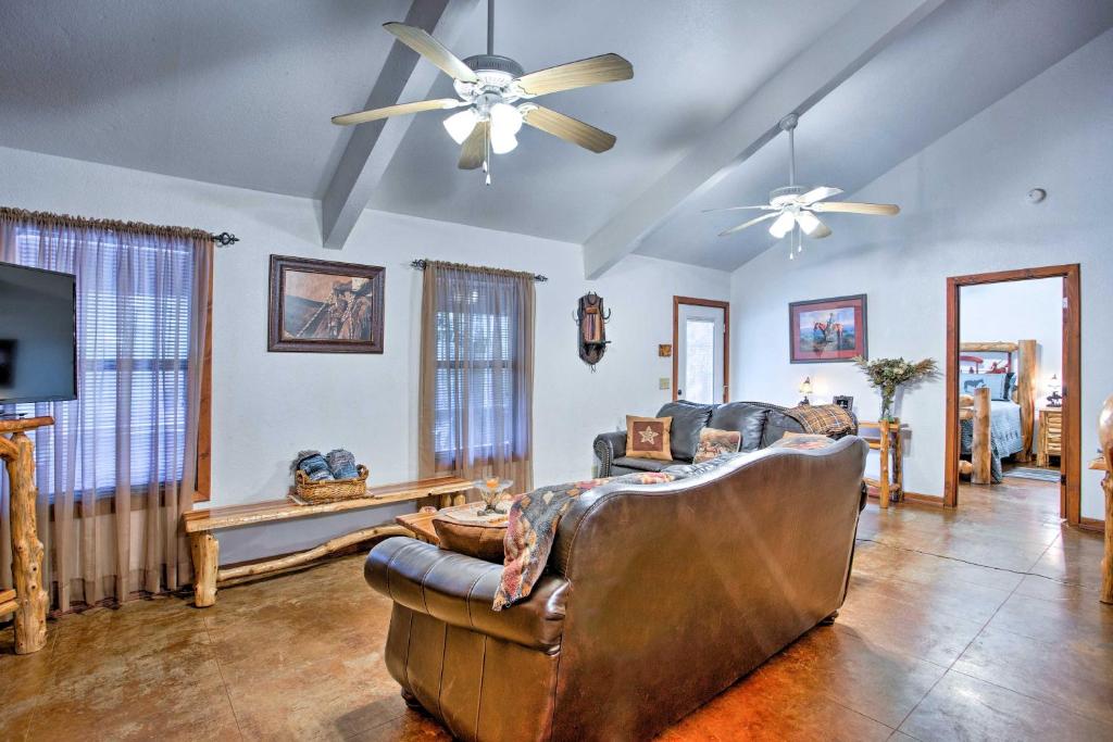 Oklahoma Cabin with Hot Tub by Broken Bow Lake! photo 4