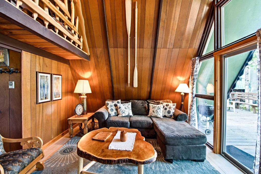 Serene Washington Escape with Deck and Mountain Views! photo 3