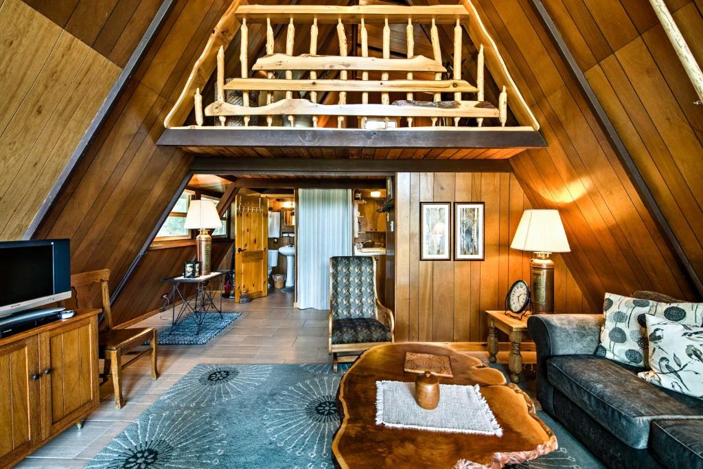 Serene Washington Escape with Deck and Mountain Views! photo 2