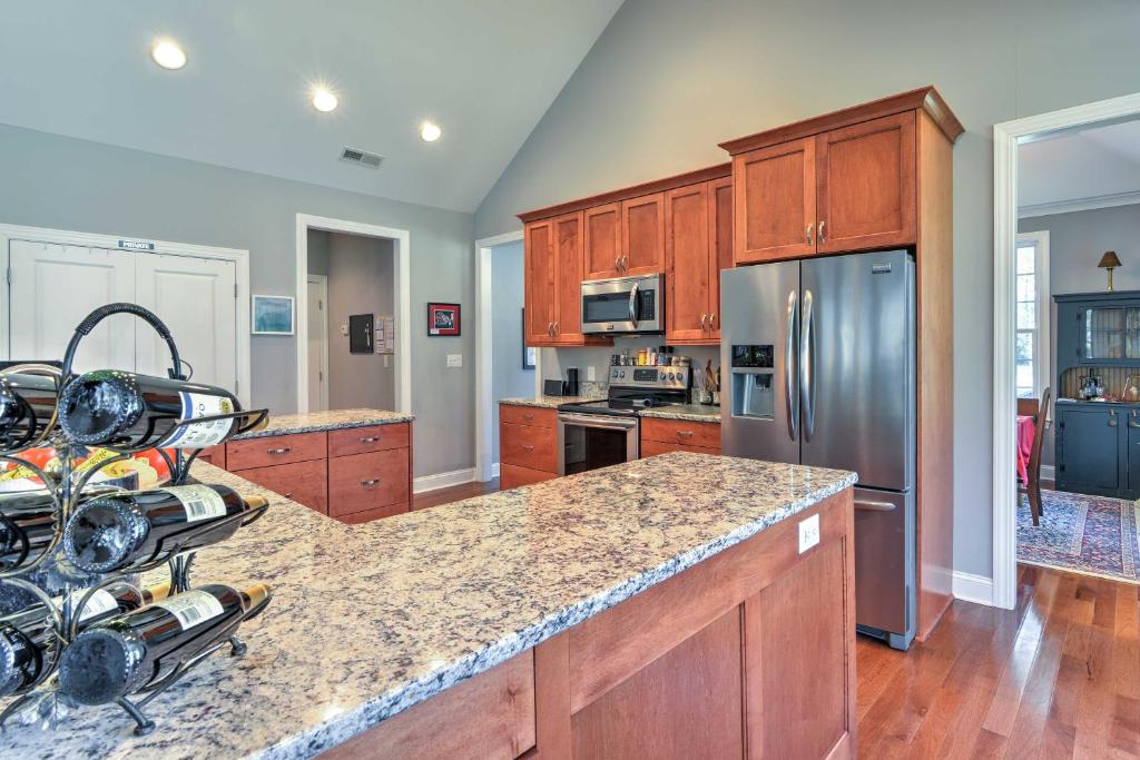 Oriental House on 1 Acre with Wraparound Porch! photo 4