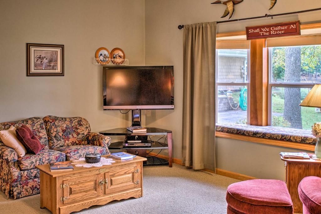 Waterfront Wellesley Island Apt with Private Dock! photo 4