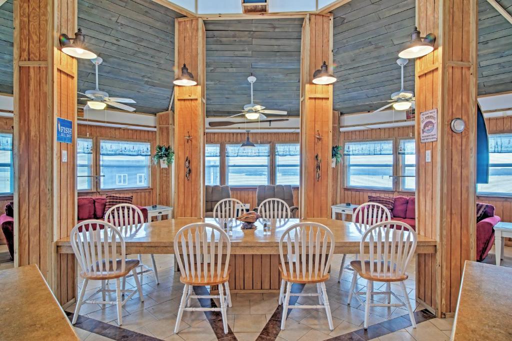 Little Blue Crab about Quaint Slidell Cottage with Dock photo 2