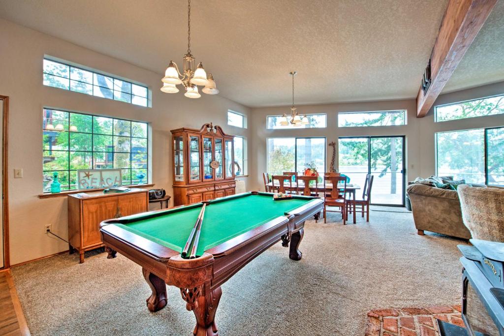 Waterfront Bainbridge Island Home with Stunning Views photo 4