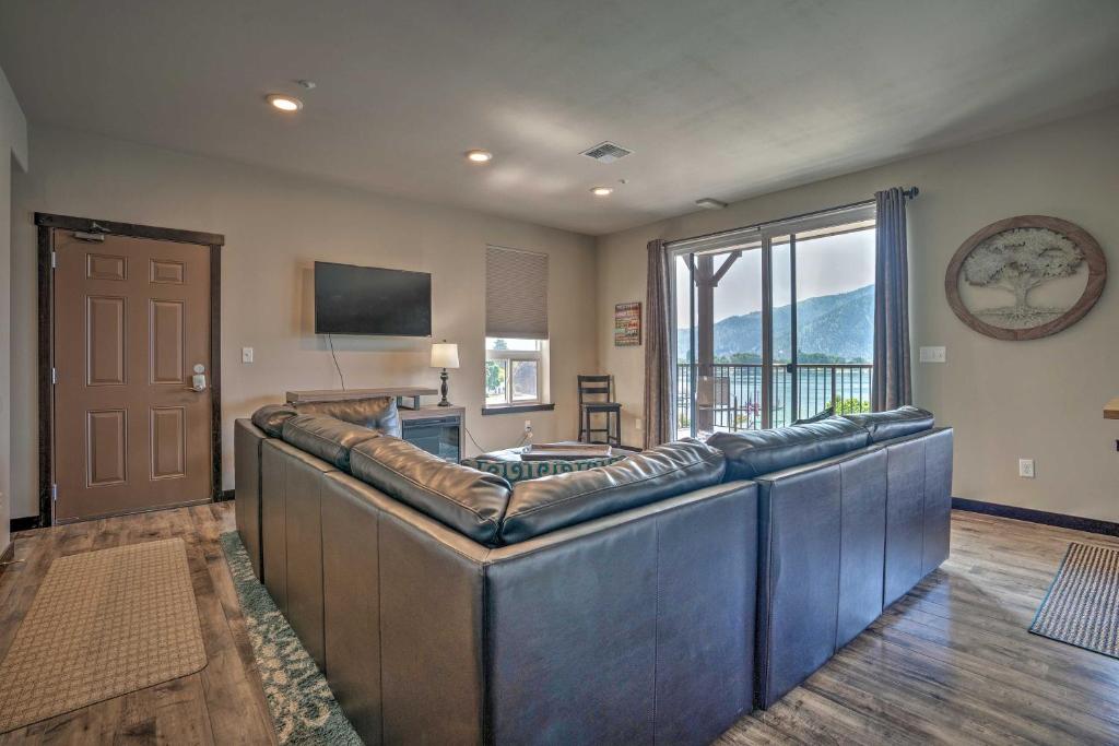 Cozy Manson Condo on Lake Chelan with Pool Access! photo 3