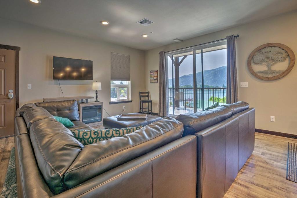 Cozy Manson Condo on Lake Chelan with Pool Access! photo 2