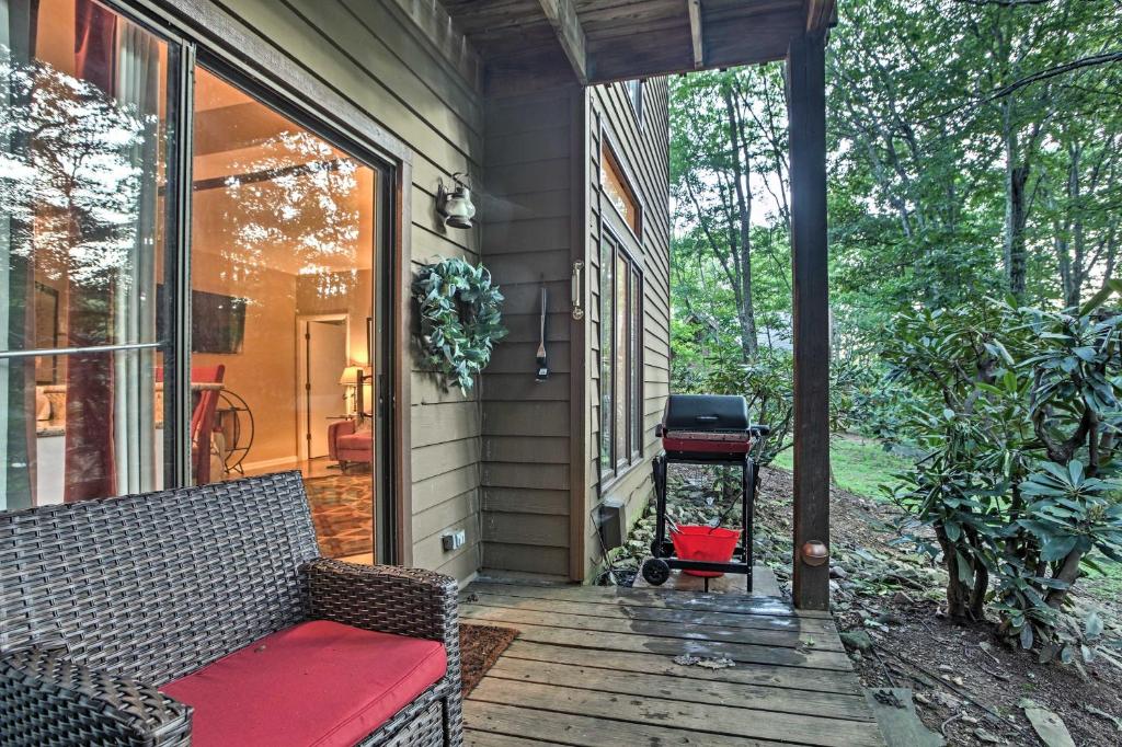 Wintergreen Resort Mountain Condo with Pool Access! photo 1