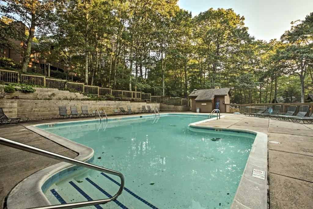 Wintergreen Resort Mountain Condo with Pool Access! photo 4