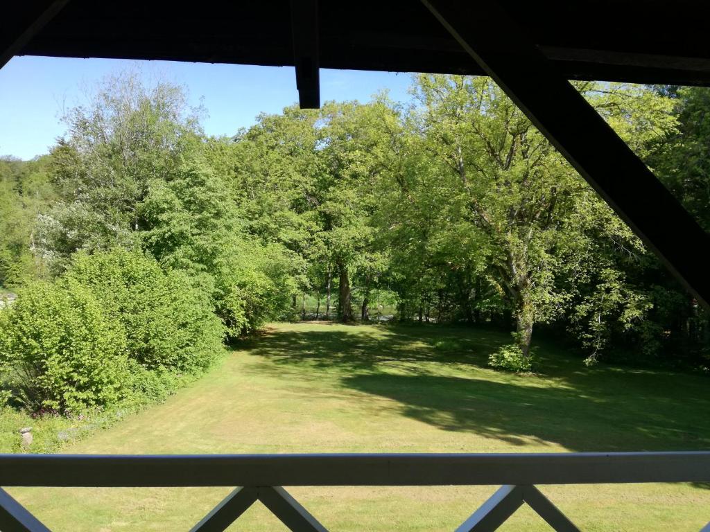 Riverside house photo 2