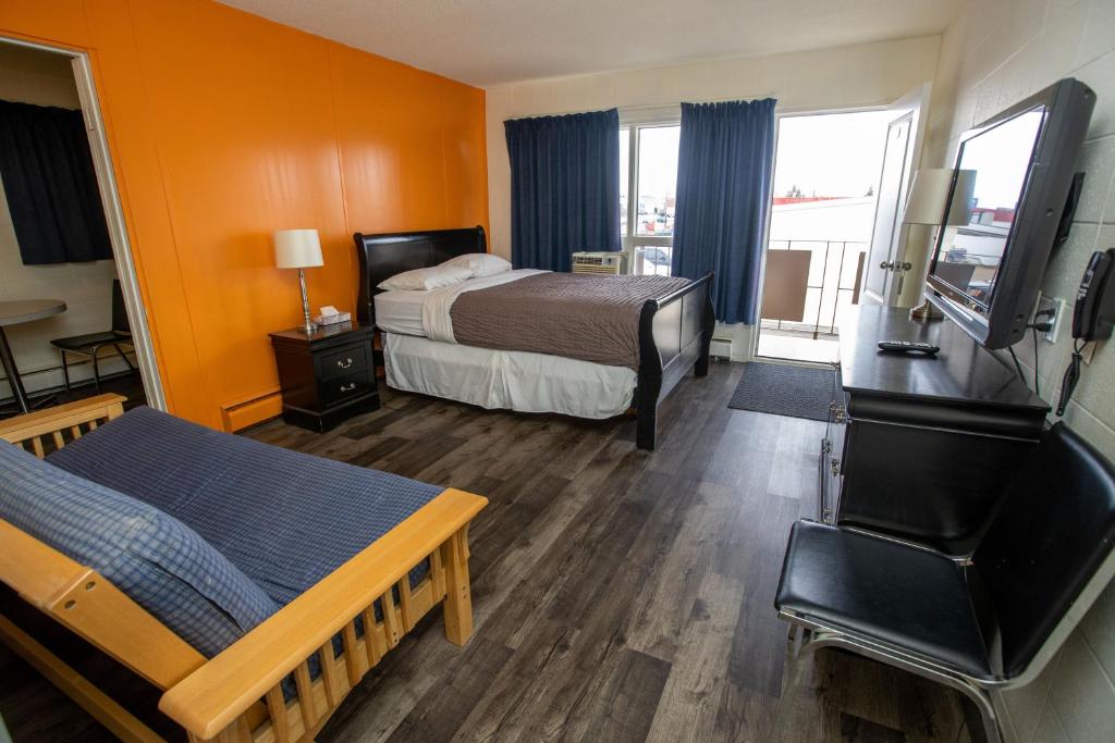Camrose Motel photo 1
