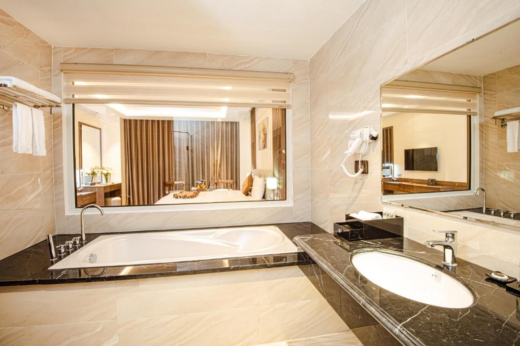 Manh Quan Luxury Hotel